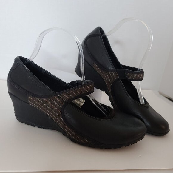 Merrell Poppy Black Leather Mary Jane Wedge Cushion Vibram Sole Shoes‎ Size 9.5 - Picture 2 of 11